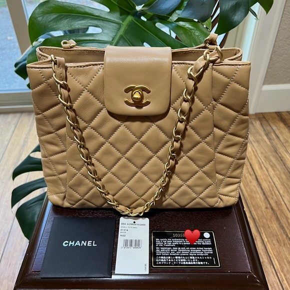 CHANEL Lambskin Small Quilted CC Tote Beige - Picture 15 of 15